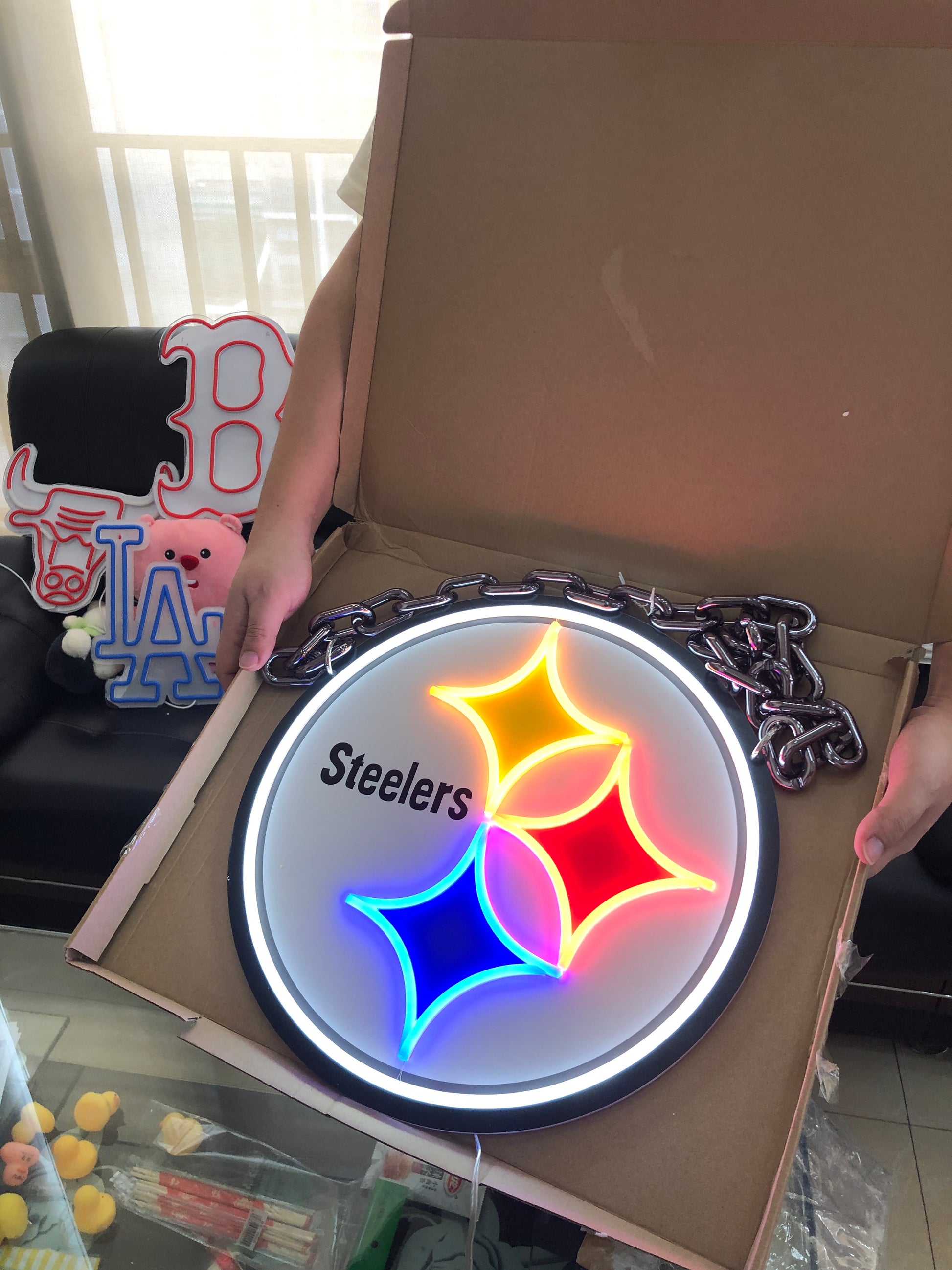 NFL Pittsburgh Steelers Emblem Custom Gear: Surprise! It’s Even Better in Your Hands
From the crisp details of the iconic logo to the weight of durable craftsmanship, this custom Steelers emblem — whether as a neon sign, pendant, or display piece — delivers a "wow" moment that lives up to the hype. Game-room centerpiece? Check. Ultimate fan flex? Absolutely.